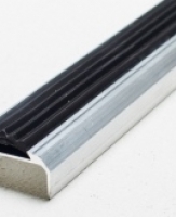 Алюминиевый угол ОРИОН с 1-й резиновой вставкой 42*3000 мм